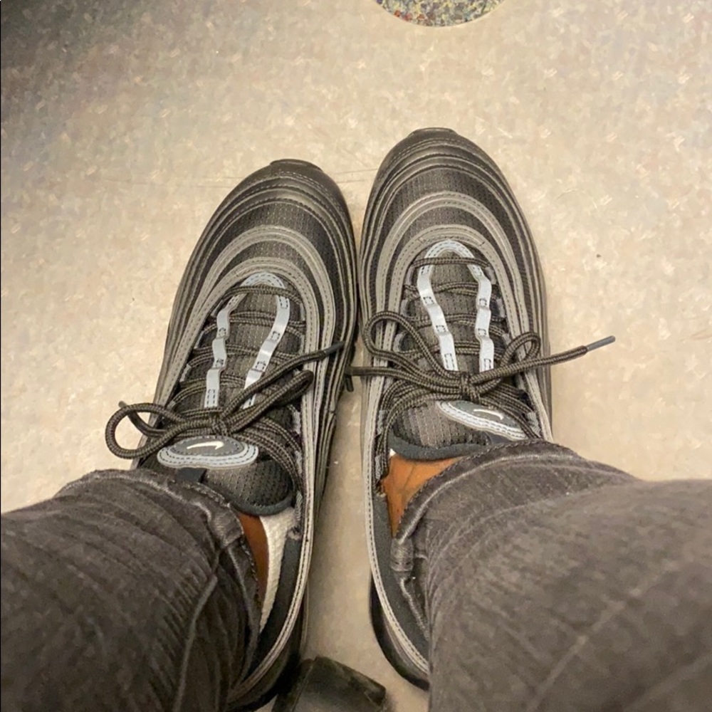 Black AirMax 97 size 7 Big Kids-Women’s size 9